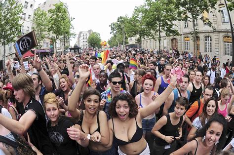 Gay Pride à Un An De La Présidentielle Les Homosexuels Interpellent Les Politiques