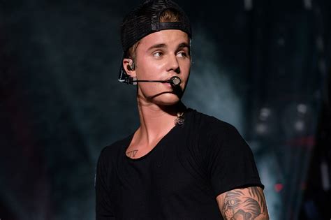 Justin Bieber Visits The Tonight Show Explains Vma Tears And Announces