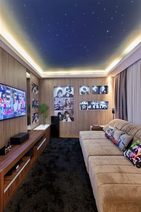 Son más que simples y contundentes detalles, es una simetría y compleja unidad de accesorios para decorar que brindan personalidad a tu hogar y al espacio. 20 Salas que te puedes copiar si tu casa es pequeña | Sala de entretenimiento, Sala de cine en ...
