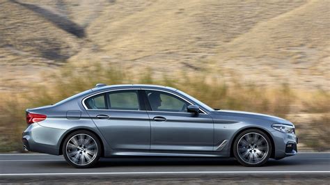 Reviewing the heart of the bmw lineup has suddenly and unexpectedly become tricky. بررسی تخصصی بی ام و سری 5 مدل 2017 (BMW 5 Series review) | اروند پلاک | مجله حرفه ای خودرو