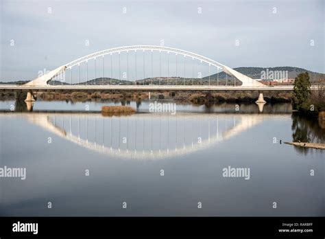 Lusitania Bridge Over Guadiana River In Merida Spain Stock Photo Alamy