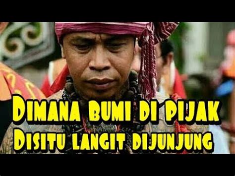 Peribahasa berkaitan yang sama makna: Dimana Bumi Dipijak Disitu Langit Dijunjung : Apabila ...