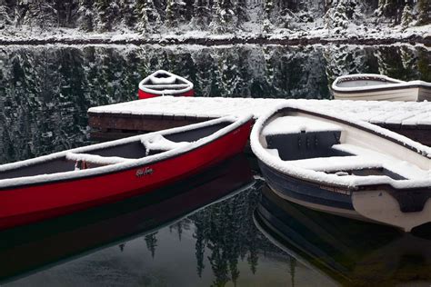Flickrpbaktlz Boats And Early Snowfall On Lake Ohara