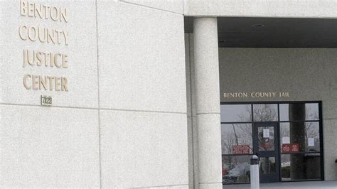 Benton County Sheriff Accused Of Strangling Threatening Wife Tri City Herald