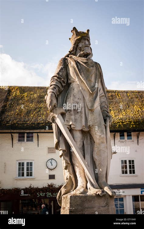 Statue Of King Alfred The Great In Pewsey Wiltshire Uk Stock Photo Alamy