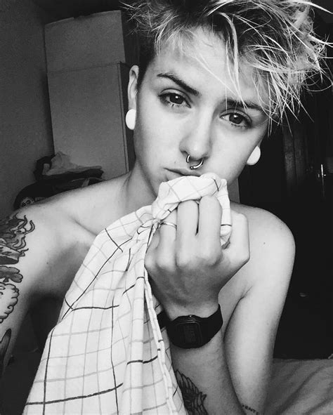 Pin By Hannah Gibson On Androgynous Tomboy Fashion Tomboy Look