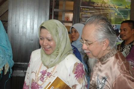 Dr ridhuan tee menangis depan raja merayu jangan hantar dr zakir naik pulang ke india. The Early Malay Doctors: Prof Asma Ismail