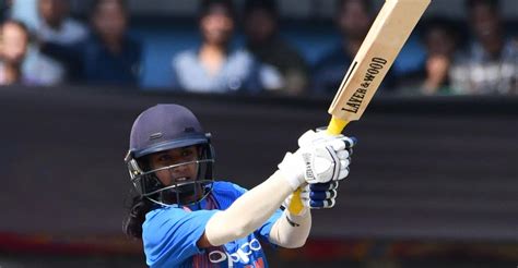 Shah rukh khan sits down to interview mithali raj, the captain of the indian women's cricket team. Mithali Raj first woman to last more than 20 years in international cricket | Cricket News ...