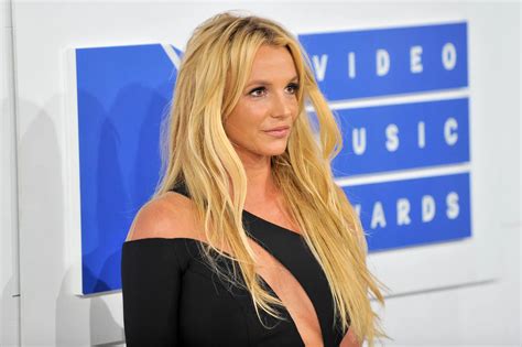 É oficial Britney Spears livre da tutela do pai ao fim de 13 anos