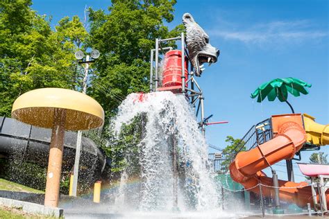 Water slides and attractions of Mont Cascades waterpark