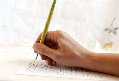 Here are some paintbrush pointers from the experts at consumer reports. How to Hold a Calligraphy Pen (Includes Videos) | The ...