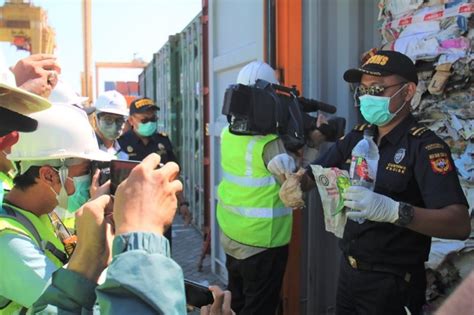 Call us 1300483655 mail us: Bea Cukai Tanjung Perak Amankan 210 Ton Waste Paper Asal ...