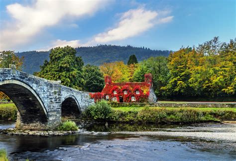 Lugares de interés para visitar en hungría, qué ver, ciudades prístinos paisajes costeros, balnearios, paisajes montañosos escarpados, multitud de castillos. Ivy-Covered House in Wales Full HD Wallpaper and ...