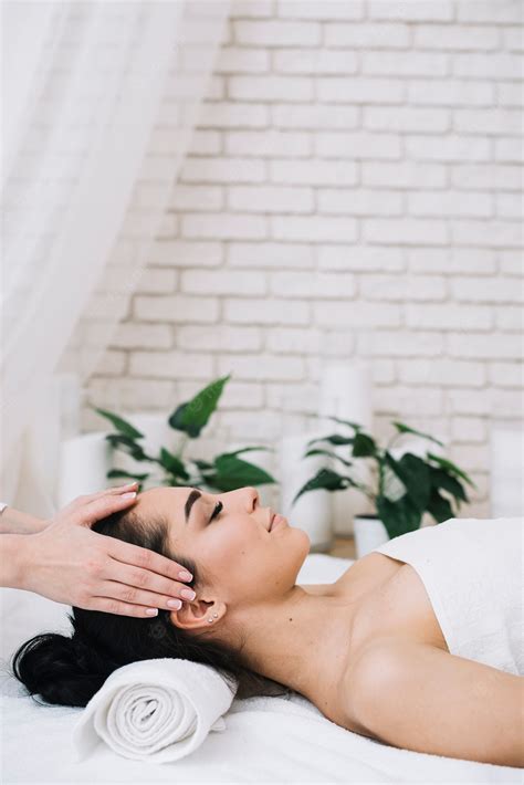 Premium Photo Woman Receiving A Relaxing Facial Massage