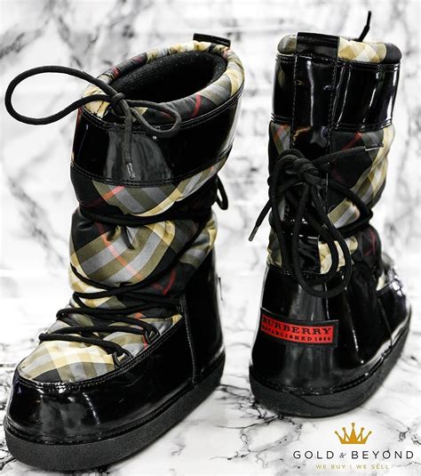shop these burberry snow boots today and save this holiday season dm for pricing and size