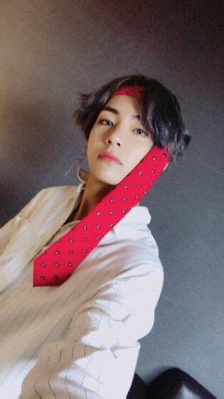 Wooow Tae Looks Soo Beautiful Only Tae Uses A Tie As A Headband And
