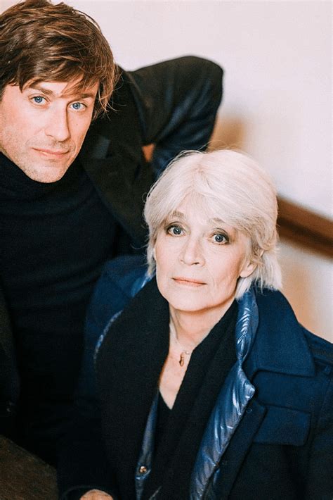 Изучайте релизы thomas dutronc на discogs. Thomas Dutronc s'inquiète pour Françoise Hardy et son ...
