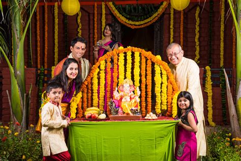 Get pretty creative ganpati decoration ideas. Ganesh Decoration Ideas for Home 2019, Home Decoration ...
