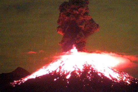 Fiery Eruption Of Mexicos Colima Volcano Sends Ash 2 Km Into Air