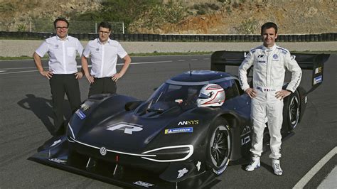Volkswagen Goes Lightweight With The Id R Pikes Peak Electric Race Car