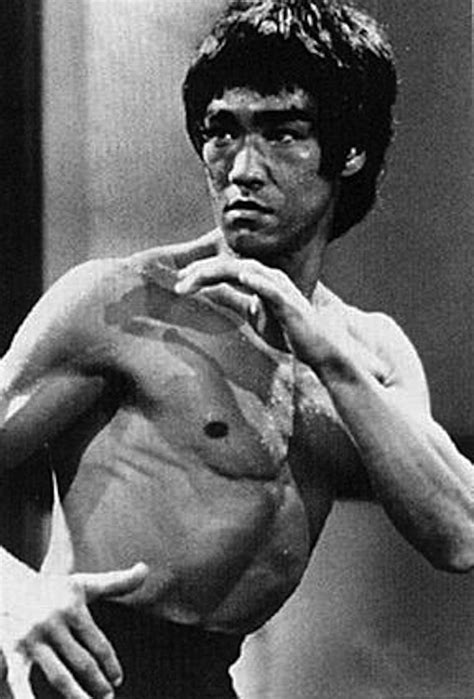 Más Allá De La Muerte Y Soles Agonizantes La Poesía De Bruce Lee Otro