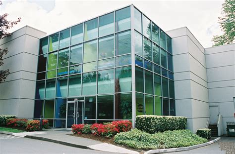 Like interior decoration, an exterior color choice is important because it may help hide the flaws in your commercial property. 40+ Most Impressive Small Office Building Design Ideas ...