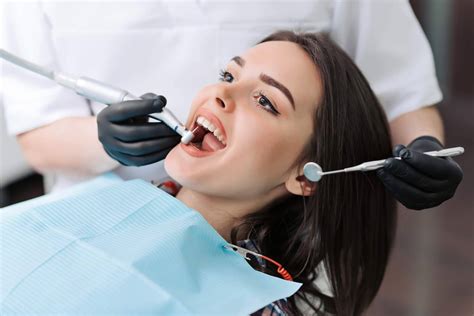 ¿por Qué Son Importantes Las Limpiezas Dentales Profesionales Por Helident Clínica Dental