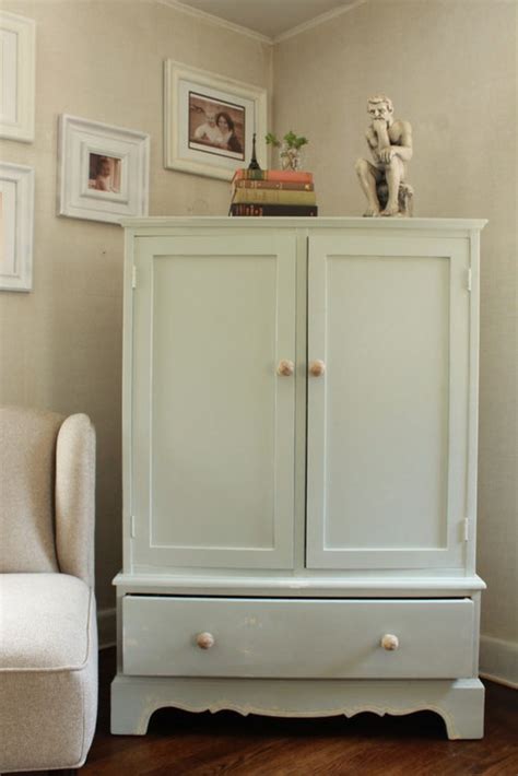 What color paint would work with silver sage? Paint color that will go with Silver Sage?