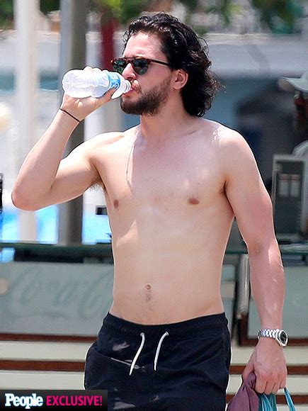 Kit Harington Game Of Thrones Shows Off His Abs On New Years Eve