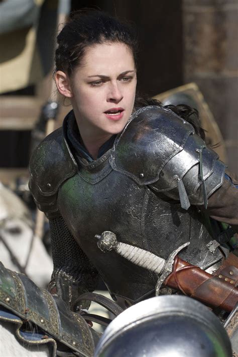 Kristen Stewart Confirmed For Snow White And The Huntsman Sequel