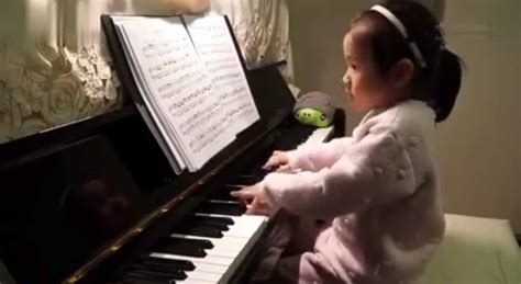 Amazing 5 Year Old Piano Prodigy