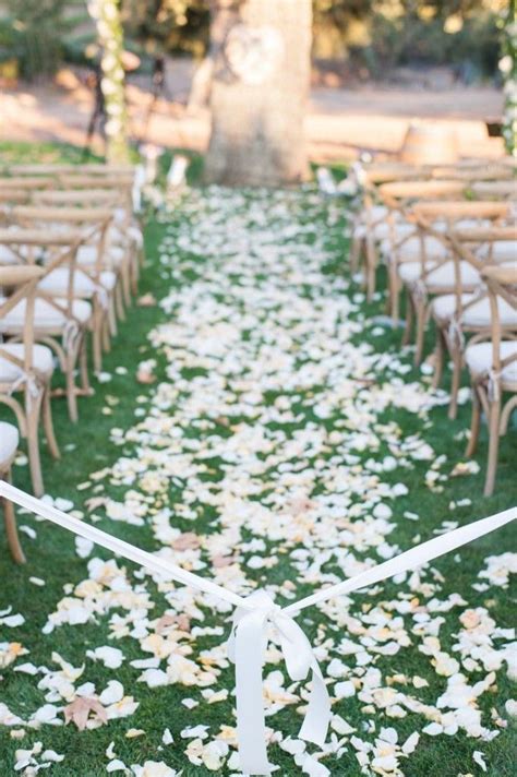 20 Wedding Aisle Runners Ideas Will Make Your Wedding More Fabulous