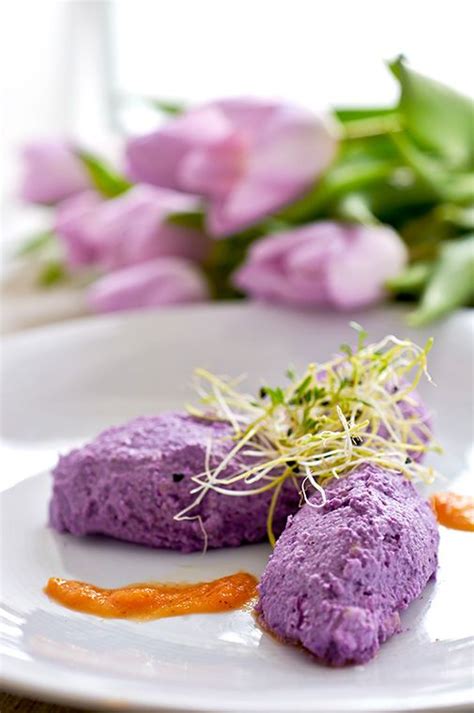Della famiglia del cavolo cappuccio, il cavolo viola è un ingrediente semplice e versatile con cui preparare numerose ricette. quenelle di cavolo viola | Ricette crude, Ricette