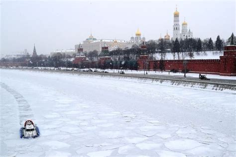 Moscow Suffered The Largest Snowfall In Nearly 50 Years And The Thickness
