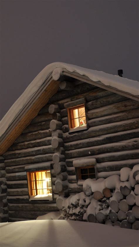 Snowy Log Cabin At Night 4k Ultrahd Wallpaper Backiee