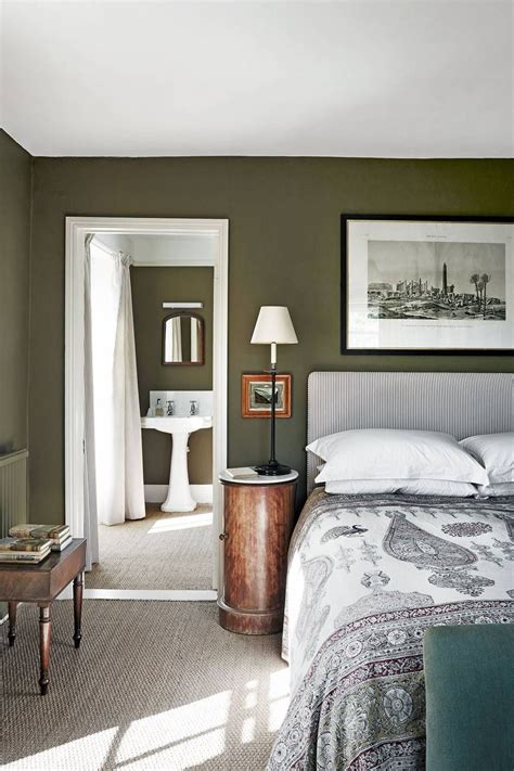 You'll love the use of blue and white in this cottage guest bedroom. Bedroom idea | Green bedroom walls, Home decor bedroom ...