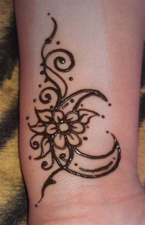 Place tattoo face down on the skin. 30 Simple & Easy Henna Flower Designs of All Time • Keep ...
