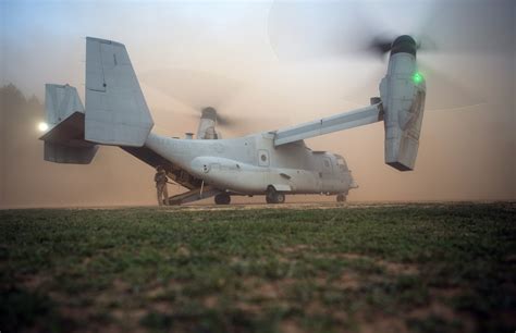 An Mv 22 Osprey Tilt Rotor Aircraft Earthquake Prepares To Evacuate