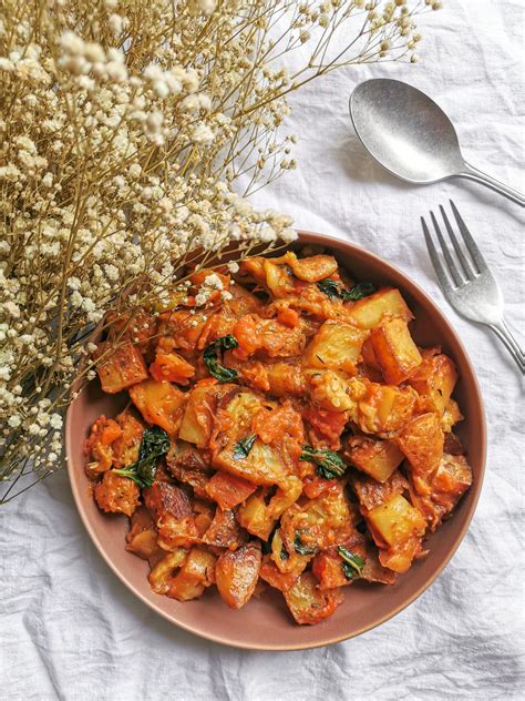 Poêlée pommes de terre courgettes tomates En cuisine
