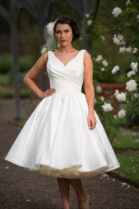 Https://tommynaija.com/wedding/50s Wedding Dress Short