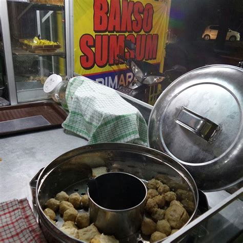 Bagi yang ingin ke purwokerto atau sedang ada di kota tersebut dan berniat berwisata kuliner, mari kunjungi 25 tempat kuliner di purwokerto yang mantap berikut ini! Bakso dan Sop Sumsum Enak di Malang