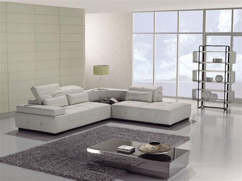 Dramatic mirrored coffee table is truly a showstopper [from: Cheap Mirrored Coffee Table Furniture | Roy Home Design