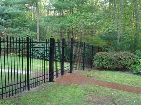 Maryland fence company installing chain link fence, wood fences, split rail fence, aluminum fence, vinyl fence, pvc fencing. Advanced Fence Company - Contact Us