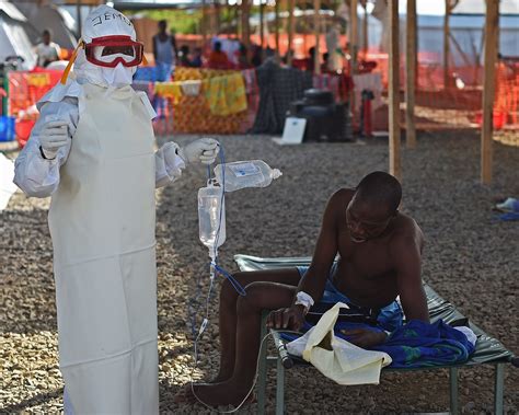 Ebola Doctors Are Divided On Iv Therapy In Africa The New York Times