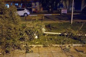 Balıkesir'in ayvalık ilçesinde, yunanistan'ın midilli adası'ndan ege denizi üzerinden gelen hortum dehşeti ile korkulu dakikalar yaşadı. Ayvalık'ta hortum yıktı geçti - Güncel Haberler ...