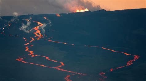 Mauna Loa Erupts For The First Time In Forty Years