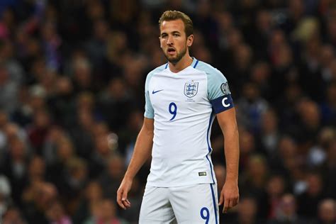 Harry edward kane mbe (born 28 july 1993) is an english professional footballer who plays as a striker for premier league club tottenham hotspur and captains the england national team. Harry Kane named as England's World Cup captain - Read ...