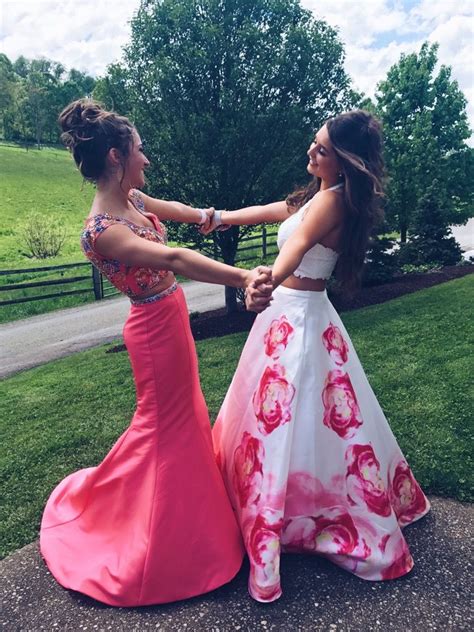 pin by annieraelynn on highschool in 2020 prom photoshoot prom poses prom picture poses