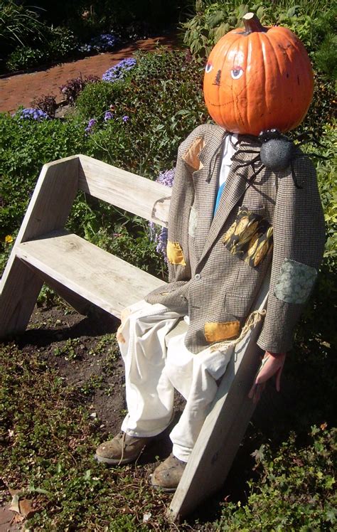 pumpkin head scarecrow | Diy scarecrow, Halloween scarecrow, Scarecrow