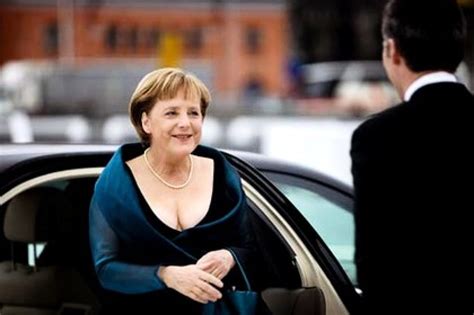 Angela Merkel überrascht Mit Sexy Dekolteé Promis Kurioses Tv Augsburger Allgemeine